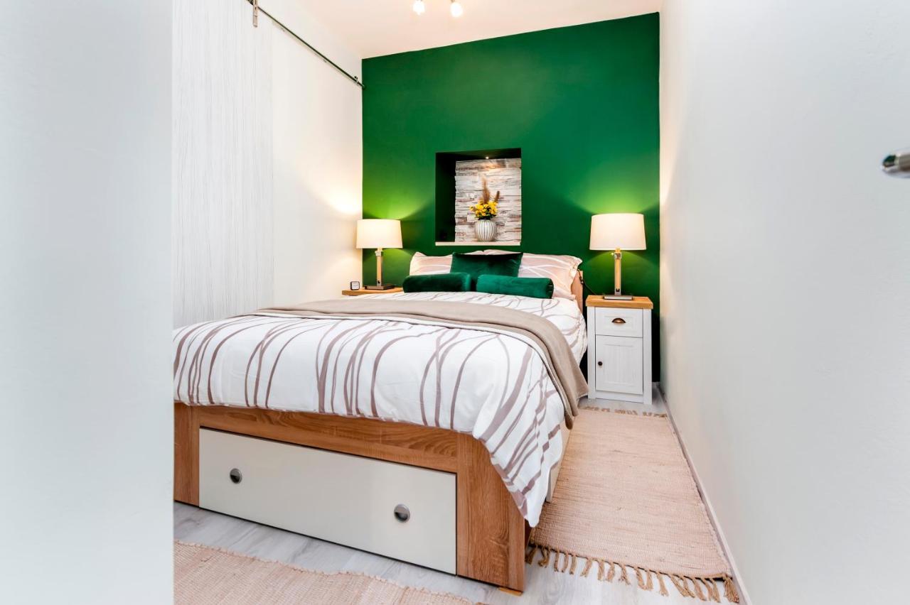 Bella Campagna - Luxury Two Bedroom Apartment Rovinj Exterior photo